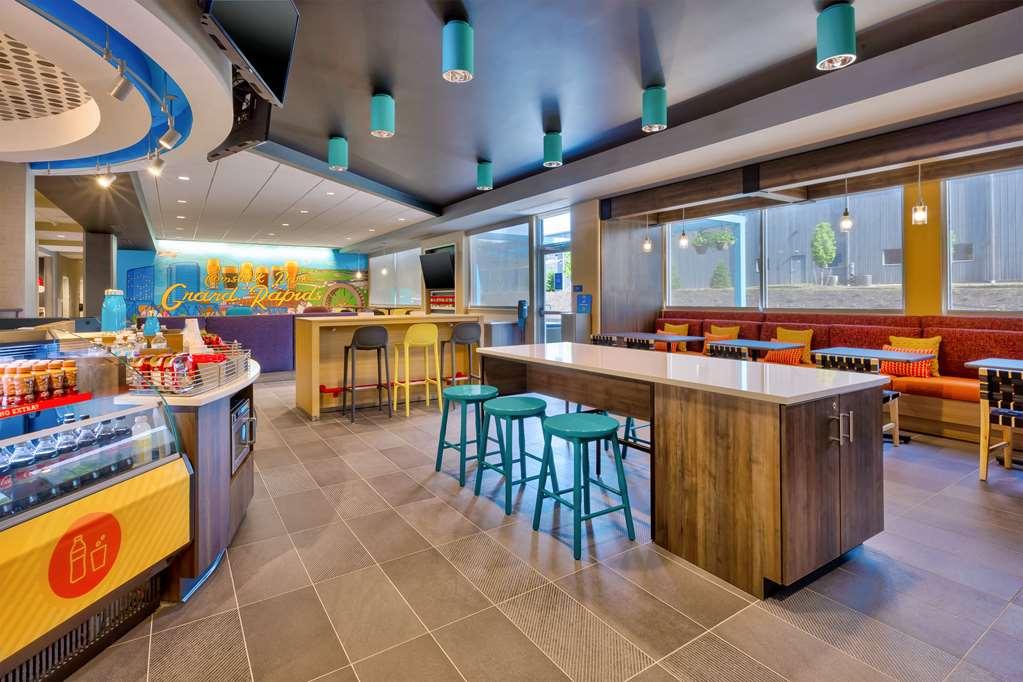 Tru By Hilton Comstock Park Grand Rapids, Mi Hotel Restaurant photo